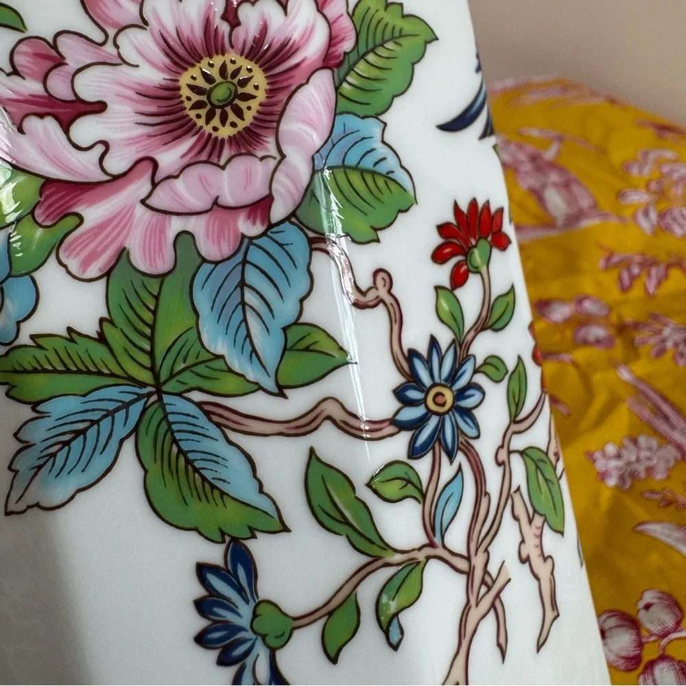 Aynsley Pembroke Gold Trim Porcelain Vase England Chinoiserie Garden Floral